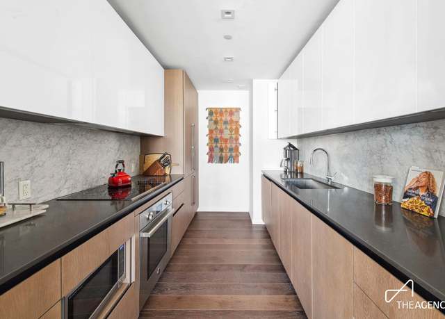 Property at 302 E 96th St #1403, New York City, NY 10128, 3 beds, 3 baths
