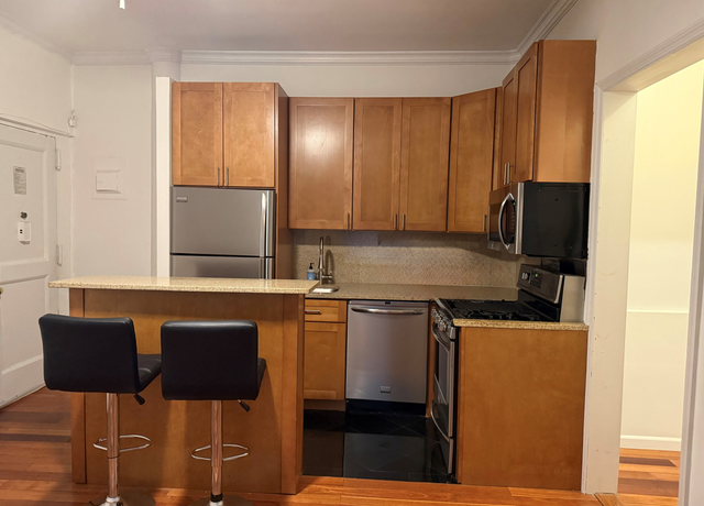 Property at 57 W 58th St Unit 3H, New York City, NY 10019, 1 bed, 1 bath