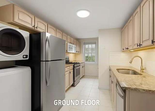 Property at 124 President St, Brooklyn, NY 11231, 5 beds, 4 baths