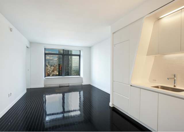 Property at 123 Washington St Unit 42D, New York City, NY 10006, 1 bed, 1 bath