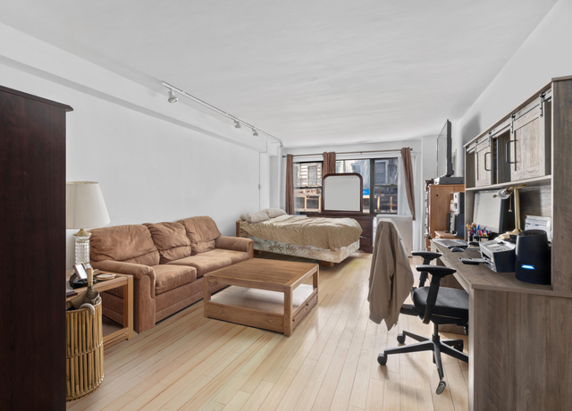 Property at 405 E 63rd St Unit 2B, New York City, NY 10065, 1 bath