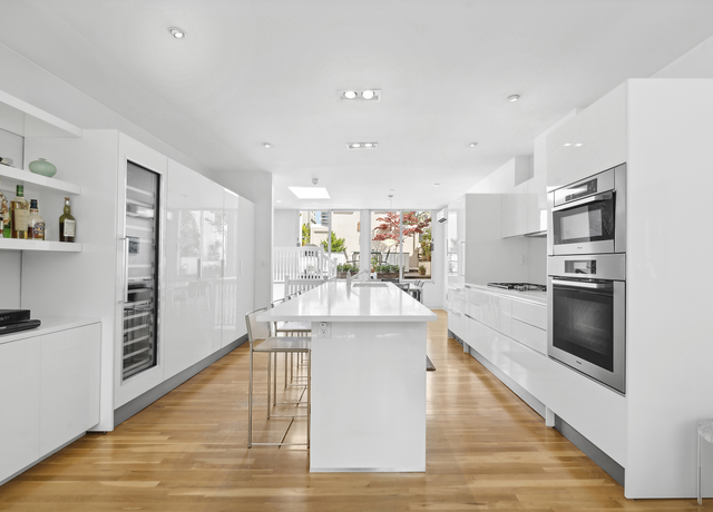 Property at 152 E 63rd St #2, New York City, NY 10065, 4 beds, 3.5 baths