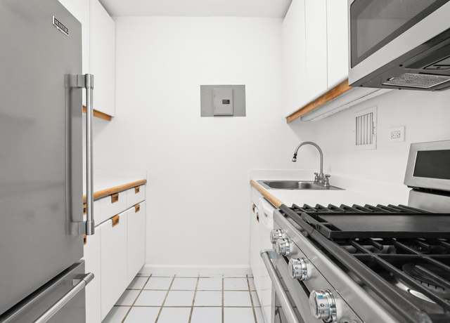 Property at 45 W 67th St Unit 28F, New York City, NY 10023, 1 bed, 1 bath