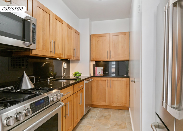 Property at 150 E 77th St Unit 3D, New York City, NY 10075, 2 beds, 2 baths