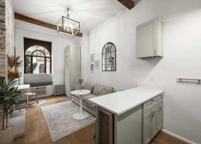 Property at 221 W 21st St Unit 1A, New York City, NY 10011, 1 bed, 1 bath