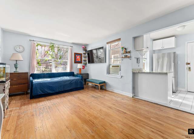 Property at 39-60 52nd St Unit 4-G, New York City, NY 11377, 1 bath