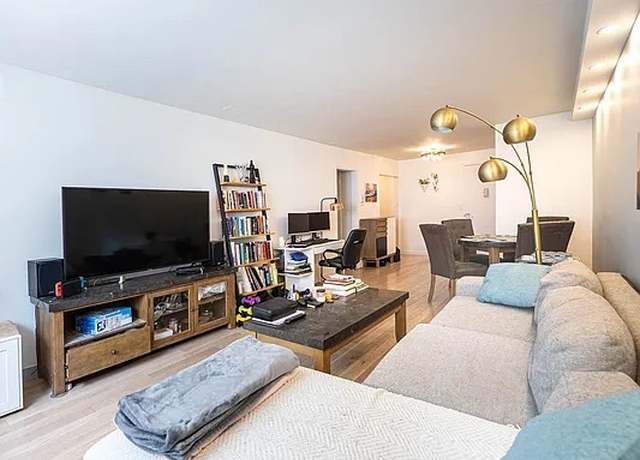 Property at 335 E 51st St Unit LD, New York City, NY 10022, 1 bed, 1 bath