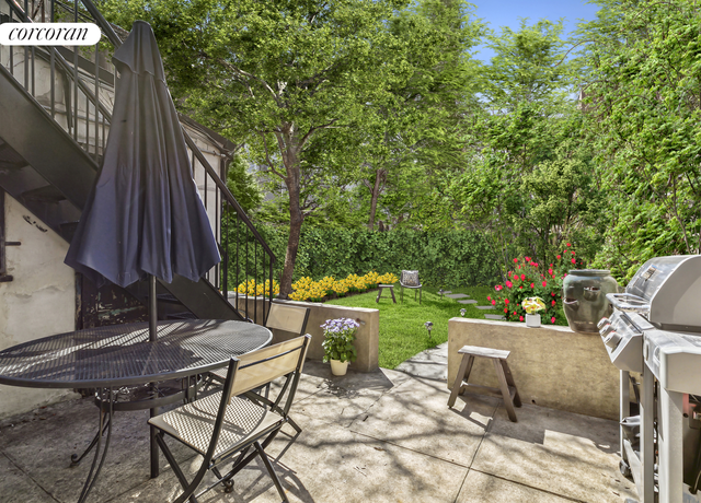 Property at 124 Kane St, Brooklyn, NY 11231, 6 beds, 4 baths