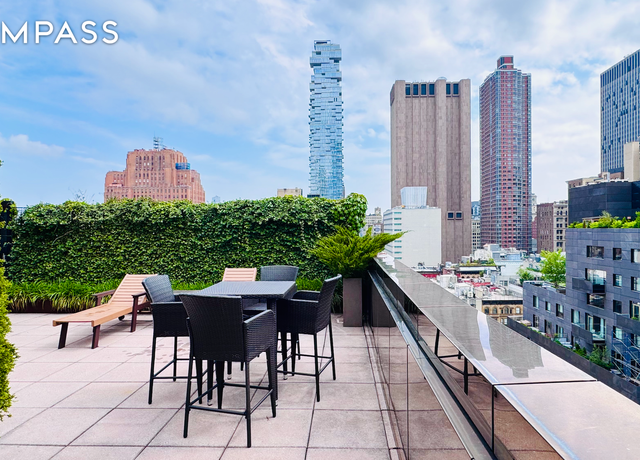 Property at 37 Warren St Unit 3C, New York City, NY 10007, 2 beds, 2 baths