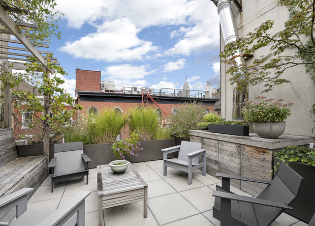 Property at 304 W 18th St, New York City, NY 10011, 2 beds, 4.5 baths