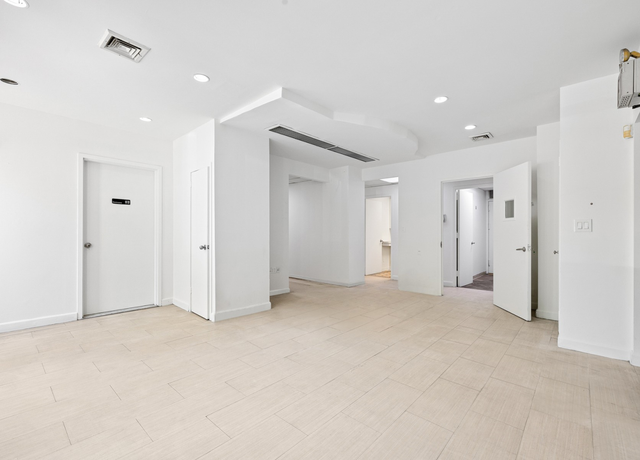 Property at 211 Central Park W Unit 1D, New York City, NY 10024, 6 beds, 2 baths