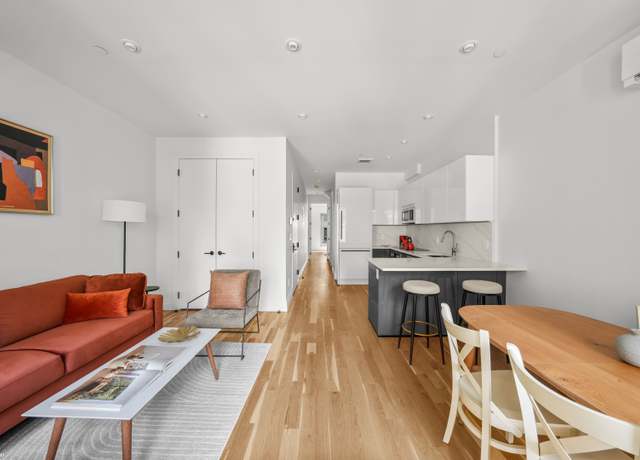 Property at 256 W 88th St, New York City, NY 10024, 2 beds, 2 baths