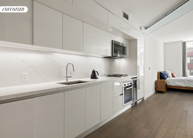 Property at 505 W 43rd St Unit 5J, New York City, NY 10036, 1 bath