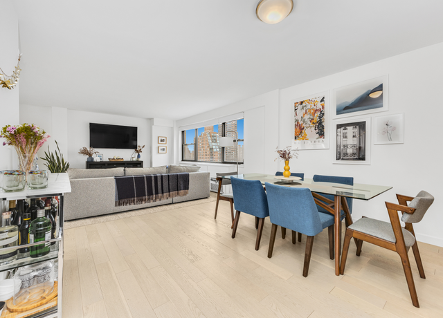 Property at 305 E 72nd St Unit PHE, New York City, NY 10021, 1 bed, 1.5 baths