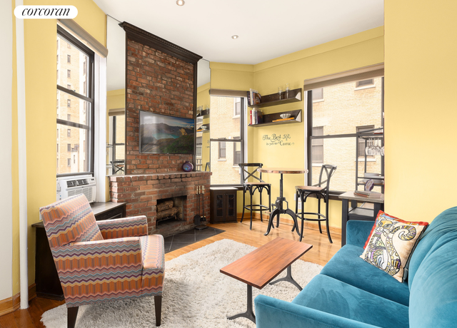 Property at 327 W 85th St Unit 4D, New York City, NY 10024, 1 bed, 1 bath