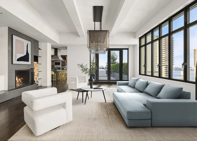Property at 143 Reade St, New York City, NY 10013, 5 beds, 5.5 baths