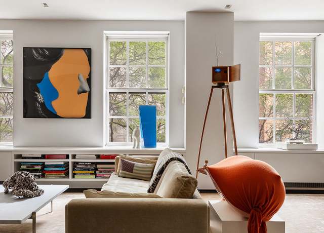 Property at 110 E 71st St #3, New York City, NY 10021, 2 beds, 2 baths