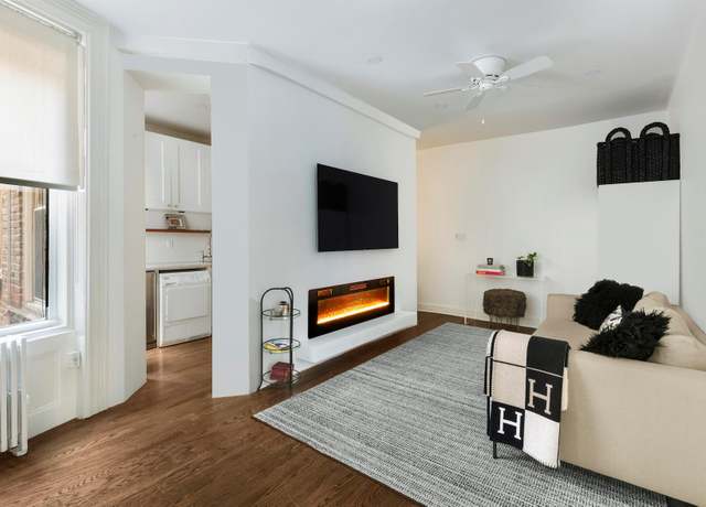Property at 25 Charles St Unit 2C, New York City, NY 10014, 2 beds, 1 bath