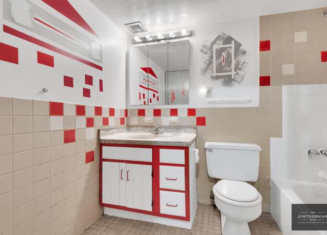 Property at 529 W 42nd St Unit 5M, New York City, NY 10036, 1 bed, 1 bath