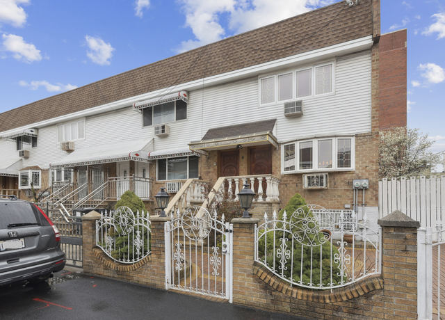Property at 4 Mckibbin Ct Unit TH, Brooklyn, NY 11206, 5 beds, 2 baths
