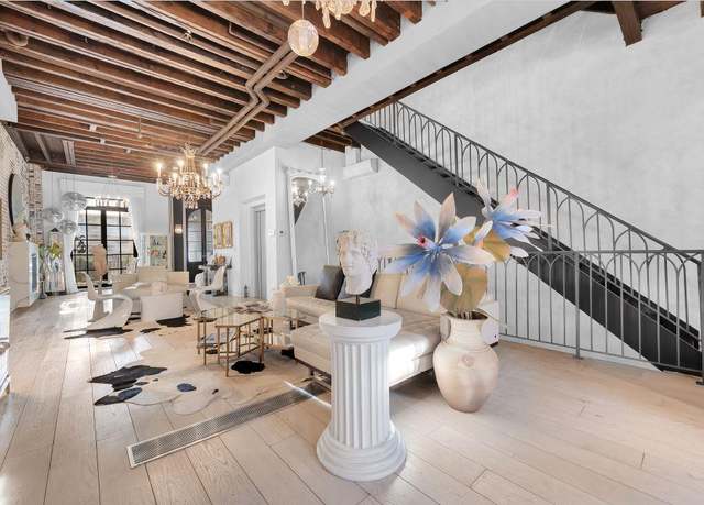 Property at 141 W 95th St, New York City, NY 10025, 5 beds, 6 baths