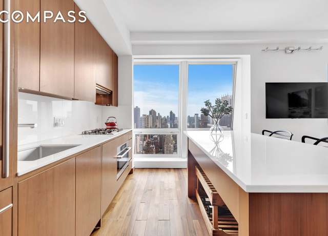 Property at 400 5th Ave Unit 33B, New York City, NY 10018, 1 bed, 1.5 baths