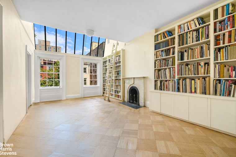 Photo of 111 E 10th St #5 New York City, NY 10003