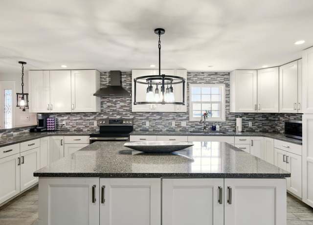 Property at 35 Walnut Trl, Velarde, NM 87582, 4 beds, 3 baths