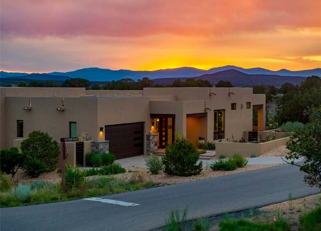 Property at 1 Valverde Ct, Santa Fe, NM 87506, 3 beds, 2.5 baths