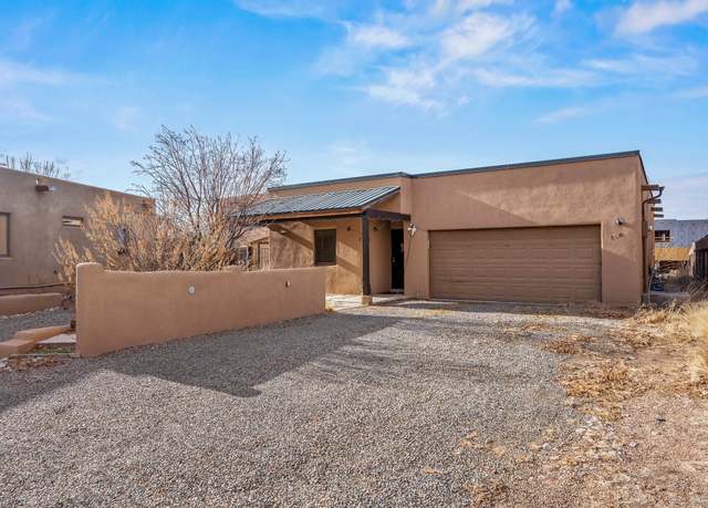 Property at 7616 Mesa Del Oro Ln, Santa Fe, NM 87507, 3 beds, 2 baths