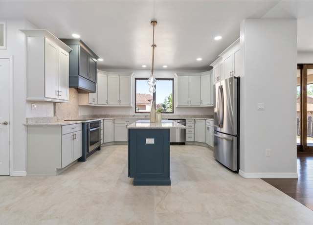 Property at 220 Grand Canyon Dr, White Rock, NM 87547, 3 beds, 3 baths