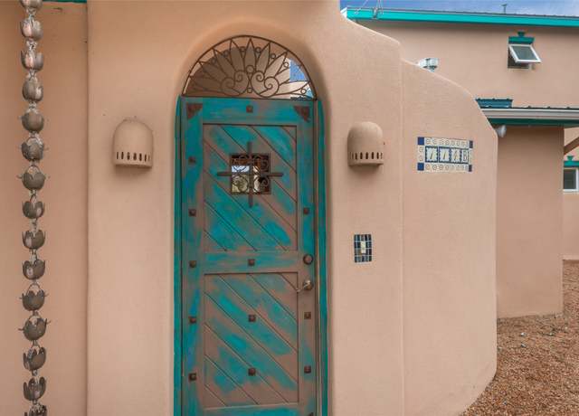 Property at 114 B Valencia Rd, Santa Fe, NM 87505, 4 beds, 3 baths