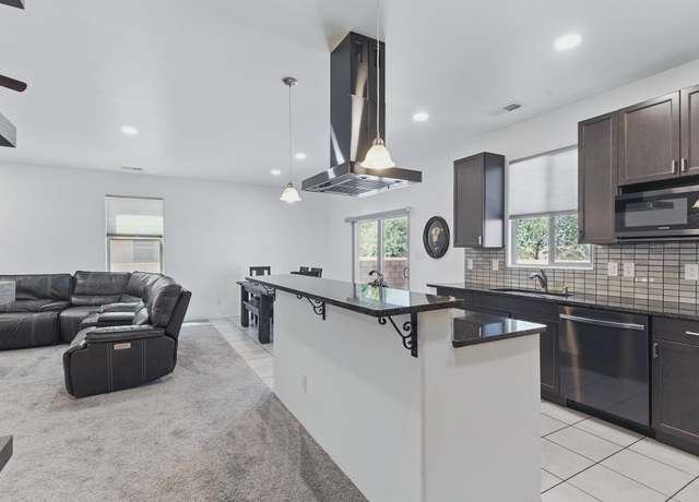 Property at 3914 Jaxson Ln, Santa Fe, NM 87507, 4 beds, 2.5 baths