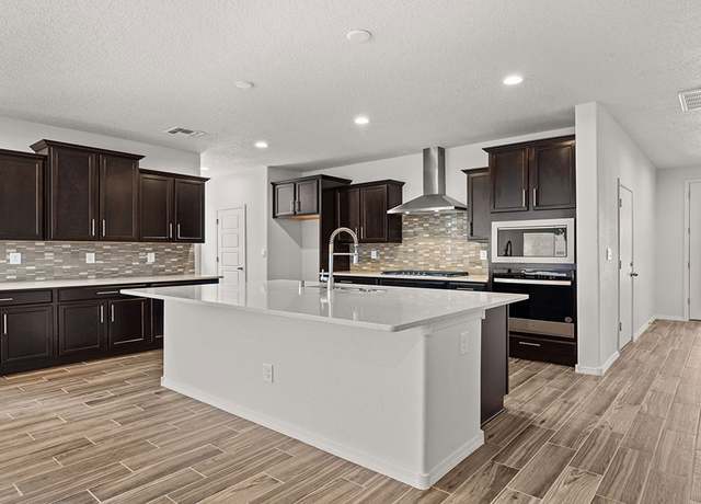 Property at 3149 Vista Luna, Santa Fe, NM 87507, 4 beds, 2.5 baths