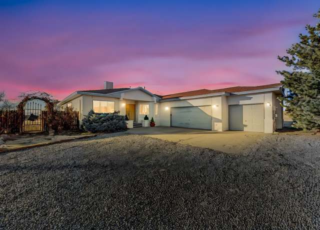Property at 6333 Calle Vencejo, Santa Fe, NM 87507, 3 beds, 2.5 baths