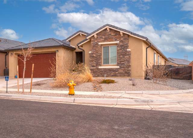 Property at 2 Wirecrest Ln, Santa Fe, NM 87508, 3 beds, 2.5 baths