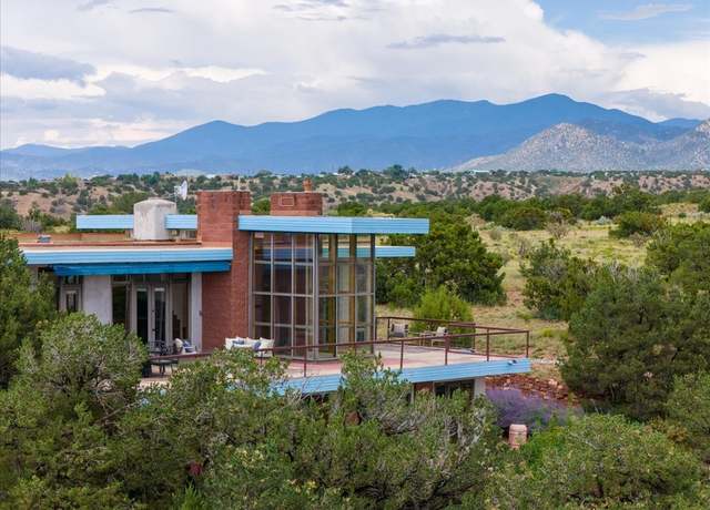 Property at 32 Hondo Ridge Rd, Santa Fe, NM 87508, 3 beds, 2.5 baths