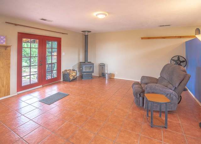 Property at 20 Calle De Golondrina S, Tres Piedras, NM 87577, 4 beds, 2 baths