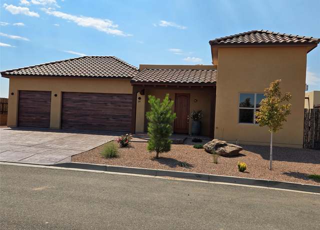 Property at 24 La Pradera, Santa Fe, NM 87508, 3 beds, 3.5 baths