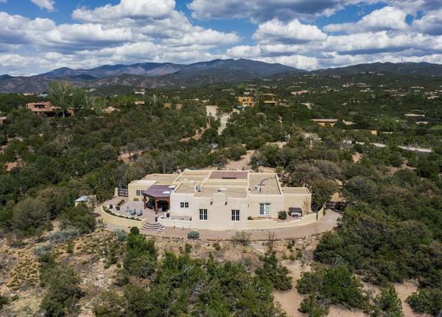 Property at 113 Circle Dr, Santa Fe, NM 87501, 4 beds, 3.5 baths