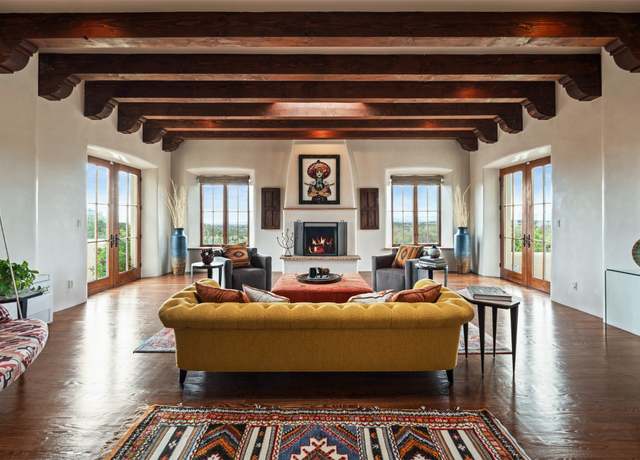 Property at 113 Circle Dr, Santa Fe, NM 87501, 4 beds, 3.5 baths