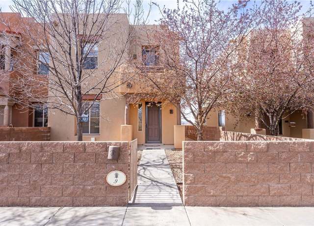 Property at 9 E Saddleback Mesa, Santa Fe, NM 87508, 2 beds, 2.5 baths