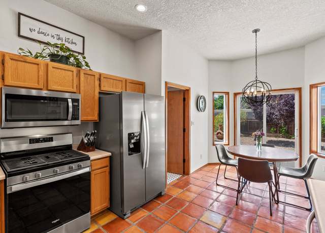 Property at 7552 Kachina Loop, Santa Fe, NM 87507, 3 beds, 2 baths