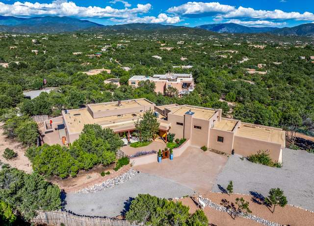 Property at 276 Chula Vis, Santa Fe, NM 87501, 4 beds, 3.5 baths