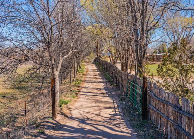 Property at 33 El Callejoncito Rd, Santa Fe, NM 87506, 2 beds, 1 bath
