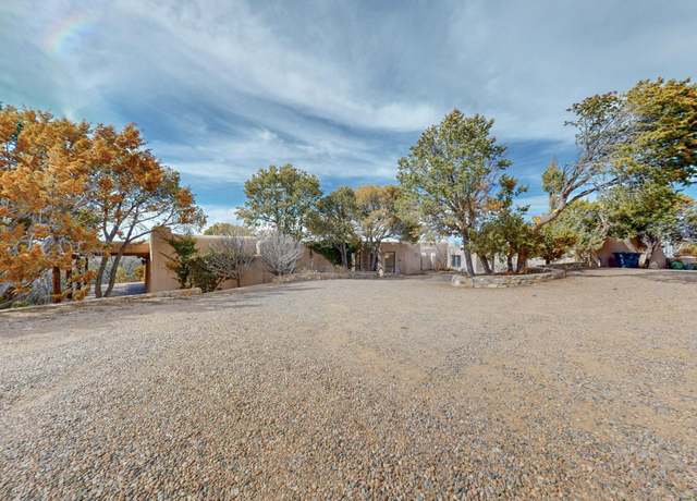 Property at 200 Circle Dr, Santa Fe, NM 87501, 5 beds, 5.5 baths