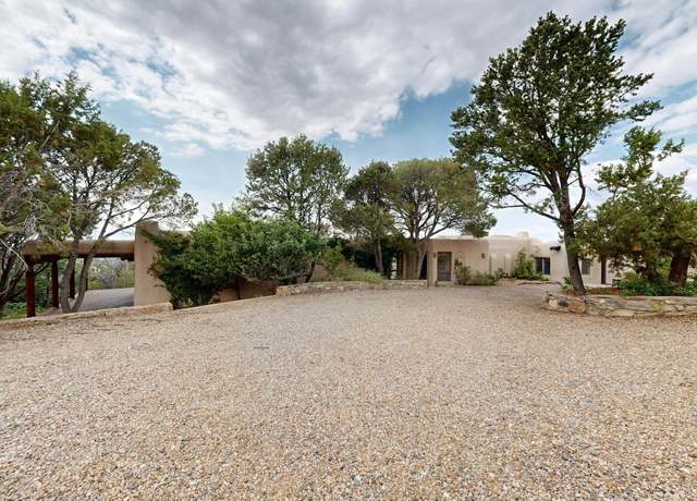 Property at 200 Circle Dr, Santa Fe, NM 87501, 5 beds, 5.5 baths
