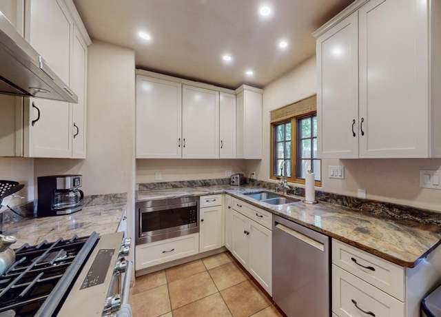 Property at 220 1/2 Mckenzie St, Santa Fe, NM 87501, 2 beds, 2 baths