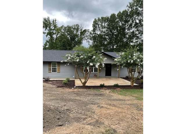 Property at 612 Reid Dr NW, Cullman, AL 35055, 3 beds, 2 baths