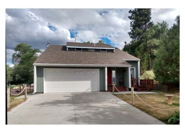 Property at 216 W Wentworth St, Newcastle, WY 82701, 3 beds, 2.5 baths